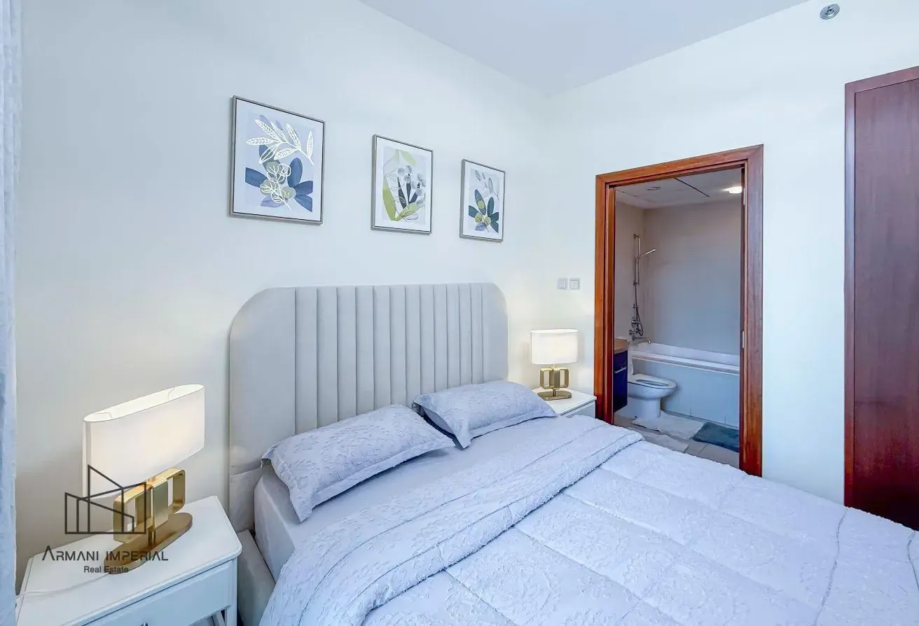 Upgraded 2 BR Apartment with Balcony in Downtown