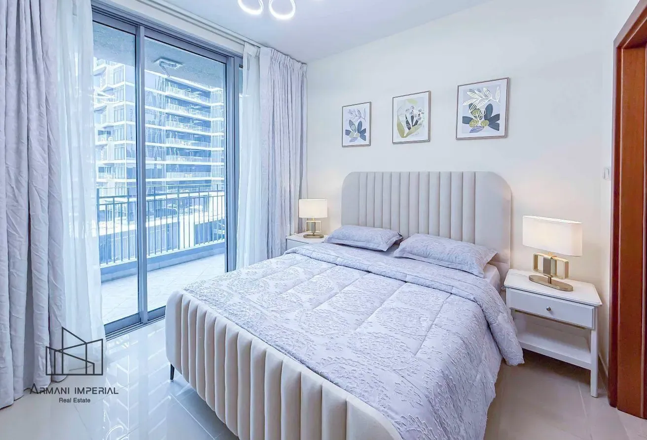 Upgraded 2 BR Apartment with Balcony in Downtown