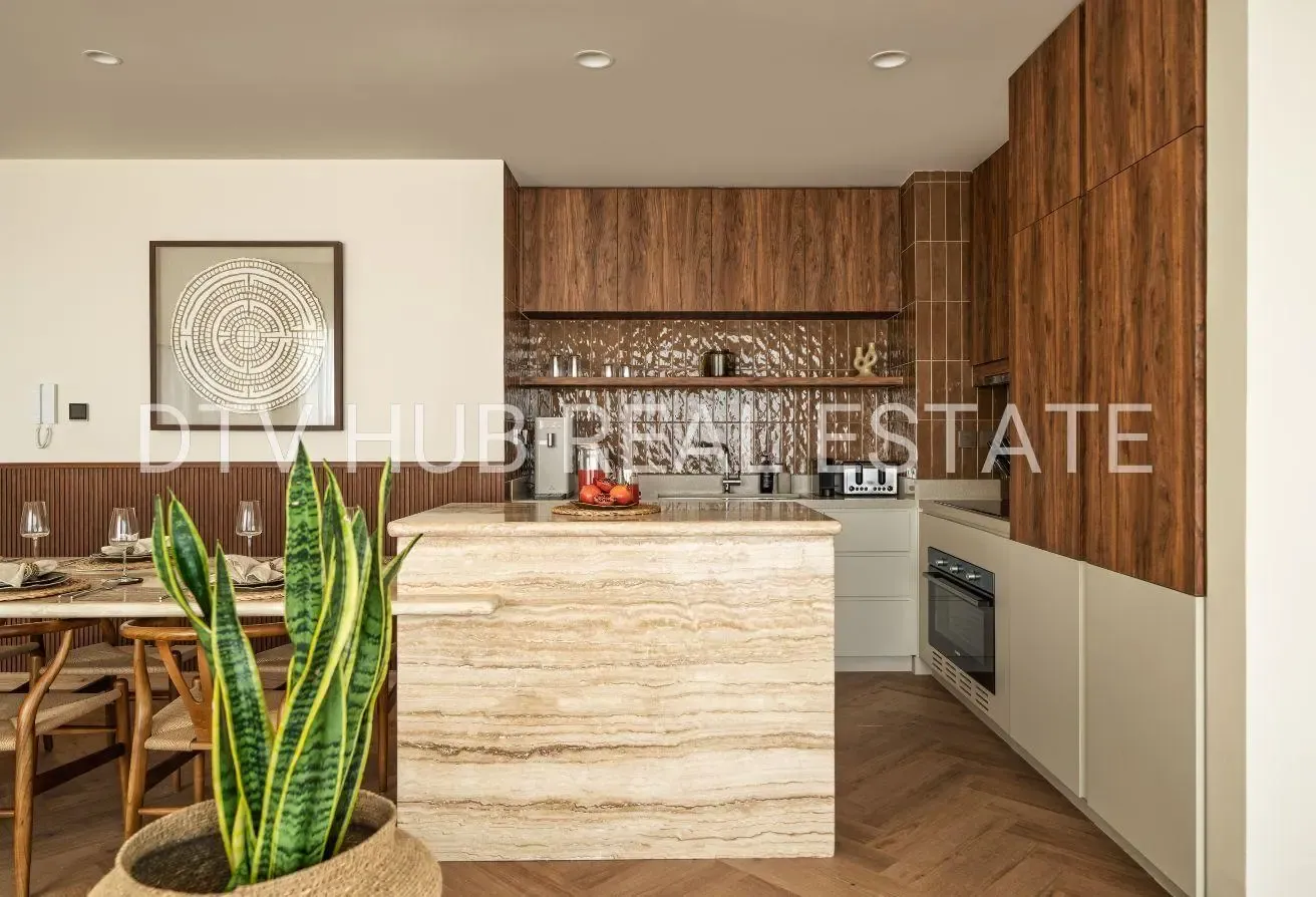 Seraya 29 | Private Jacuzzi & Lift | High Floor