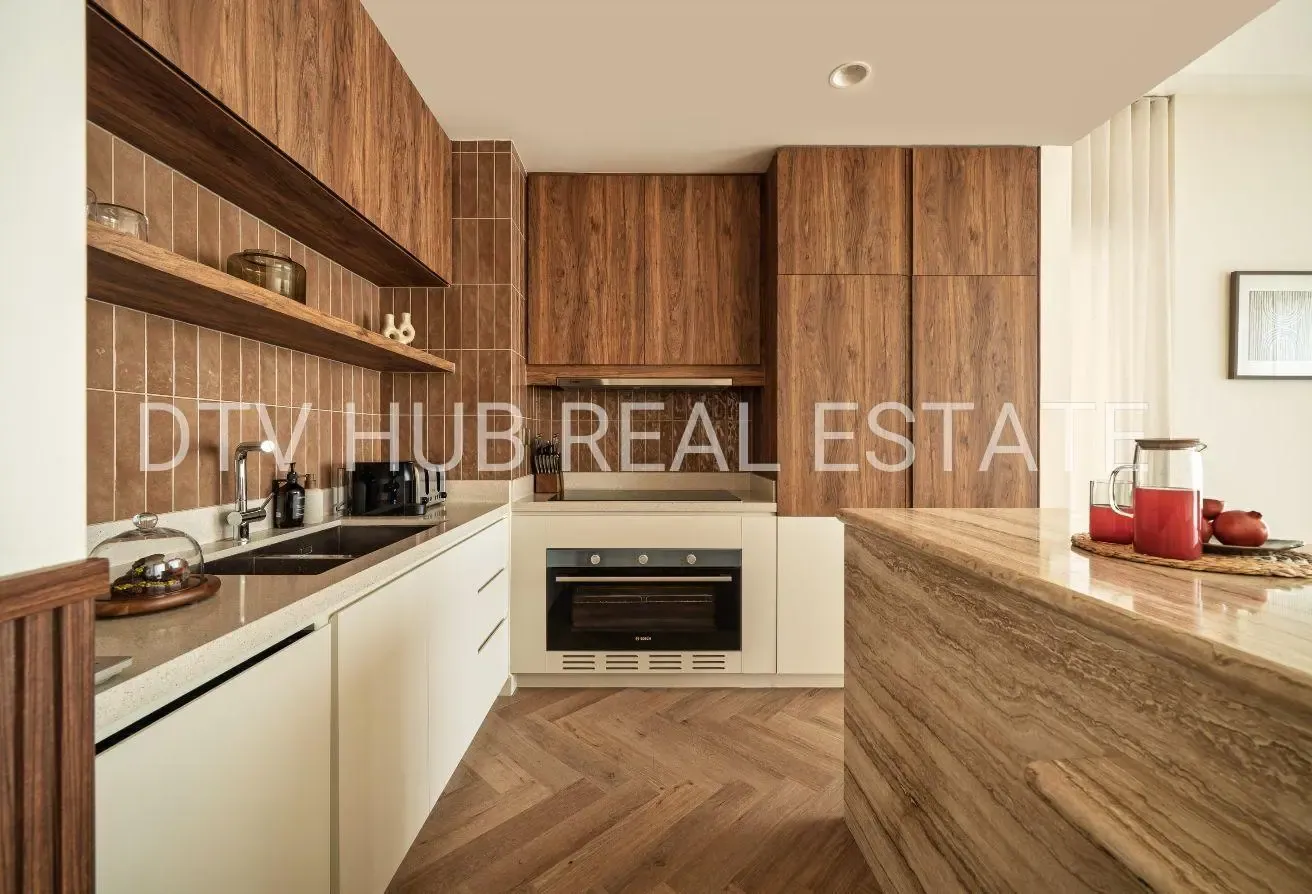 Seraya 29 | Private Jacuzzi & Lift | High Floor