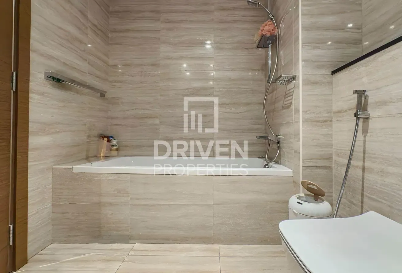 Corner Apt | Private Elevator | Canal View