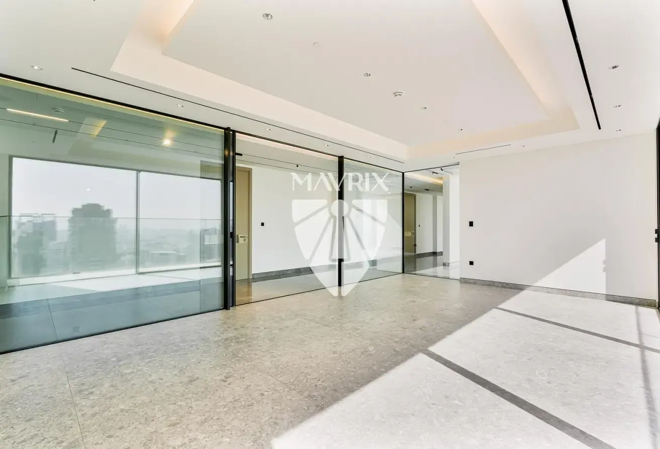 High Floor | Luxurious 4B | Prime Location