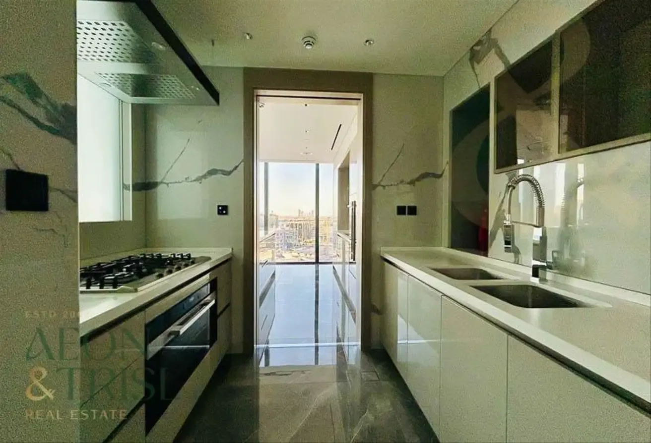 Ultra Luxury 4BR | Panoramic Skyline and SZR Views