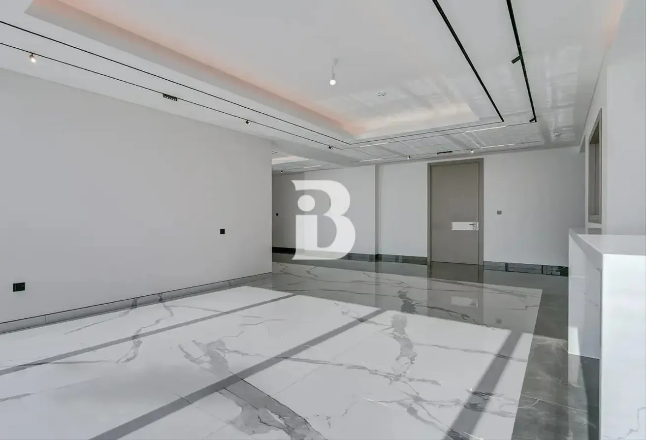 HIGHEST FLOOR I VACANT I MOTIVATED OWNER