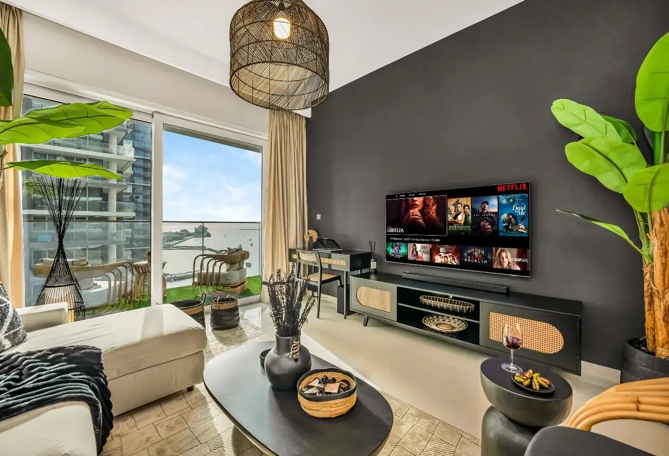 Luxury 2 Bed | Private Beach Access | All Bills