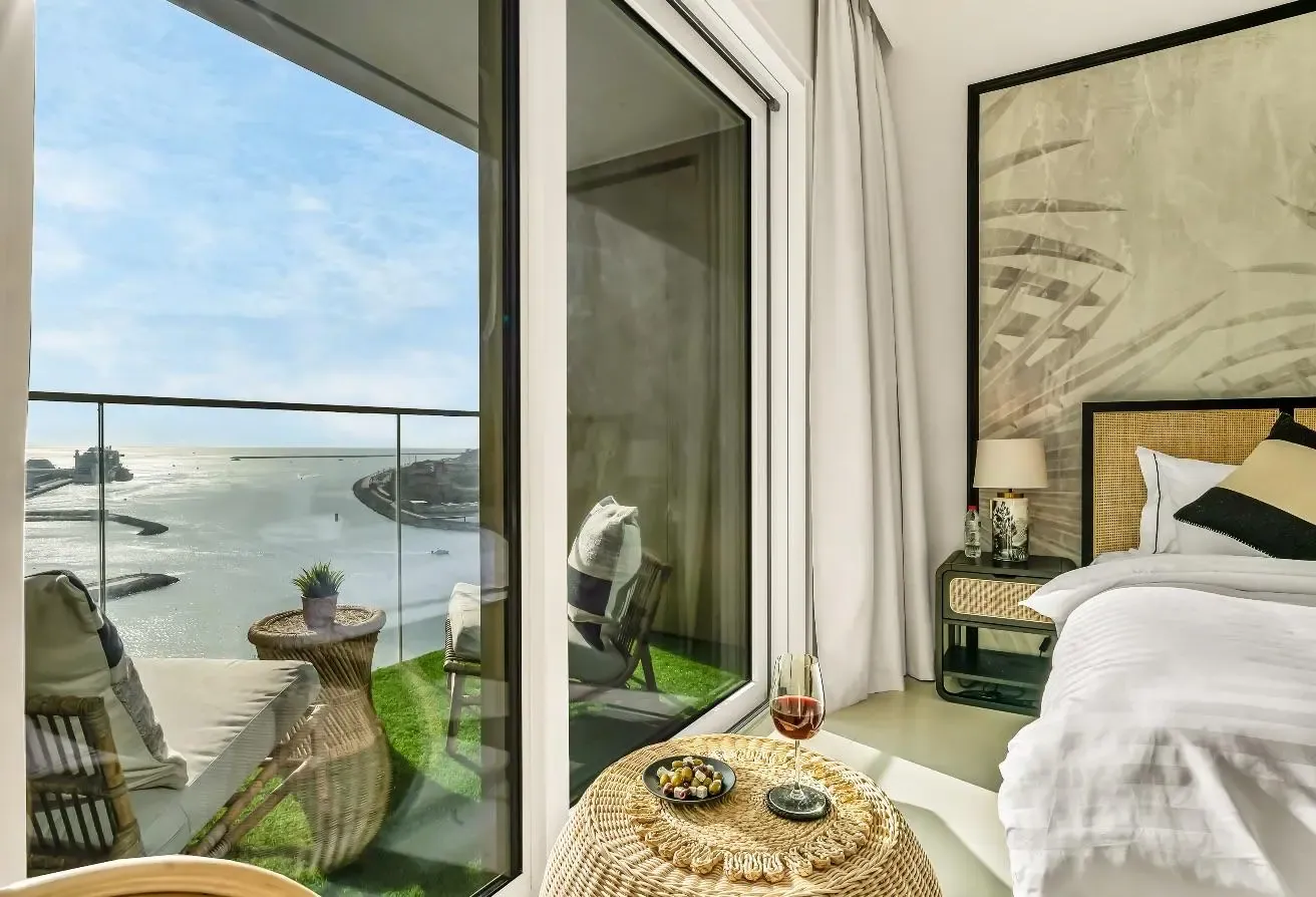 Luxury 2 Bed | Private Beach Access | All Bills