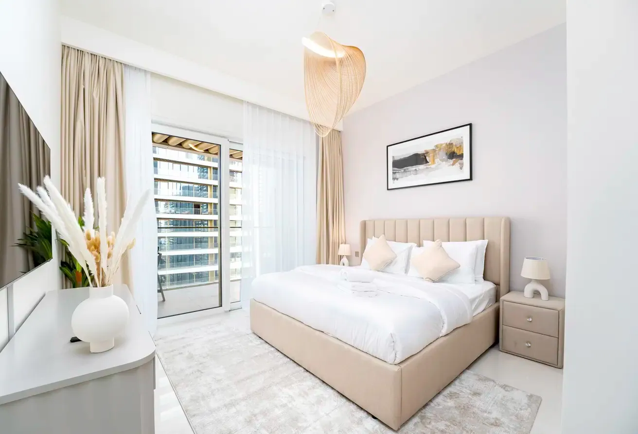 Exclusive Beachfront 2 Bed with Pool & Palm View