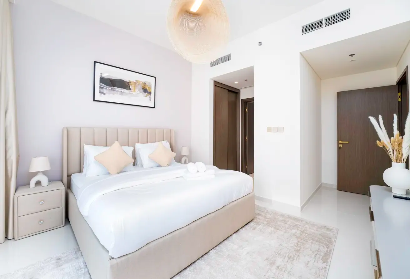 Exclusive Beachfront 2 Bed with Pool & Palm View