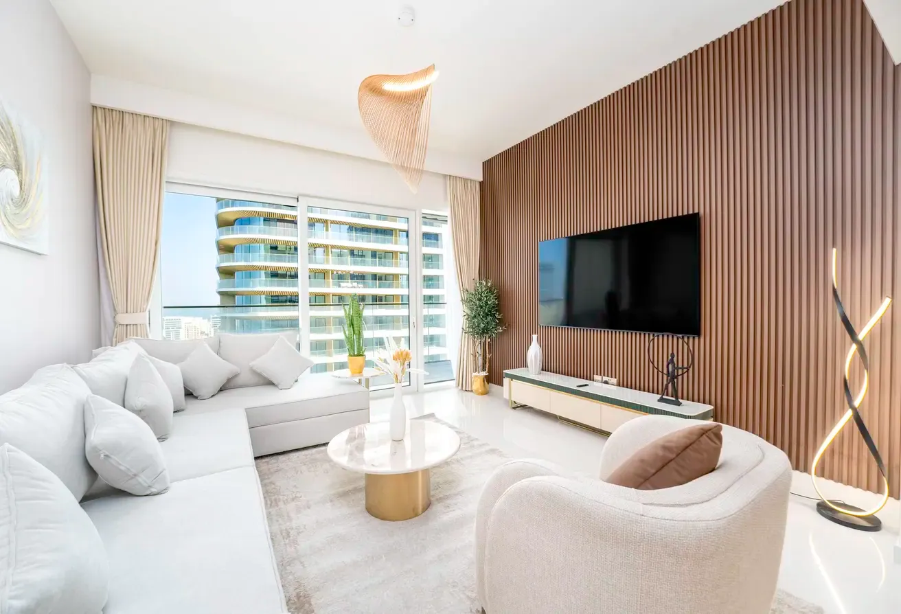Exclusive Beachfront 2 Bed with Pool & Palm View