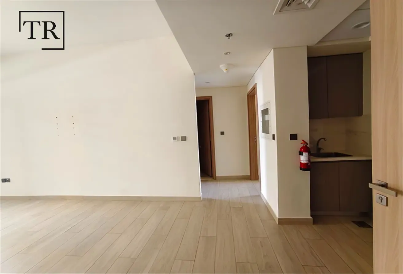Spacious | Elegant Finishes | Open Views | 06 Chqs