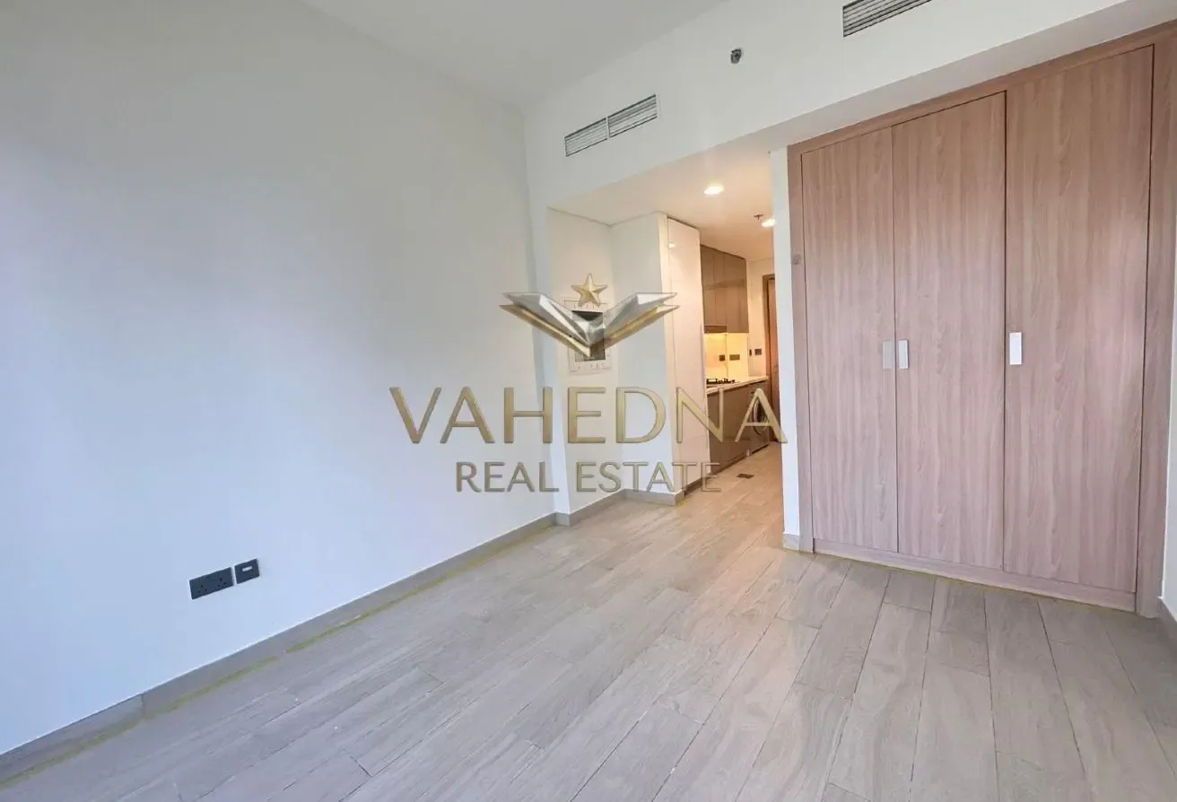 BEST OFFER I Modern Studio | Balcony | Vacant