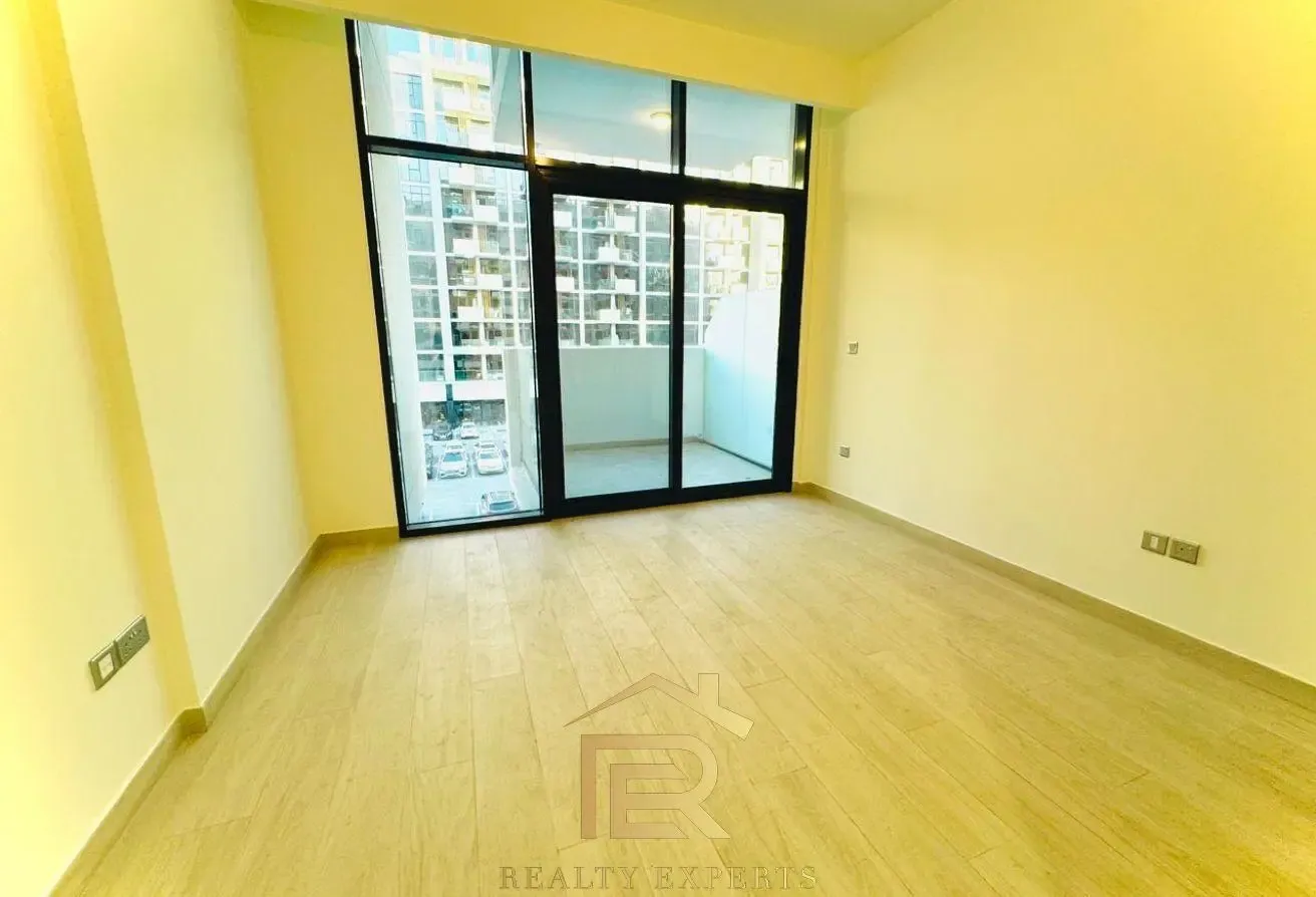Spacious Studio Apartment with Modern Amenities