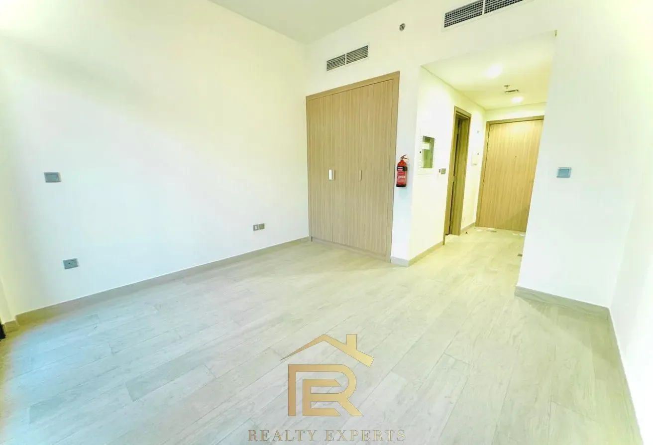 Spacious Studio Apartment with Modern Amenities