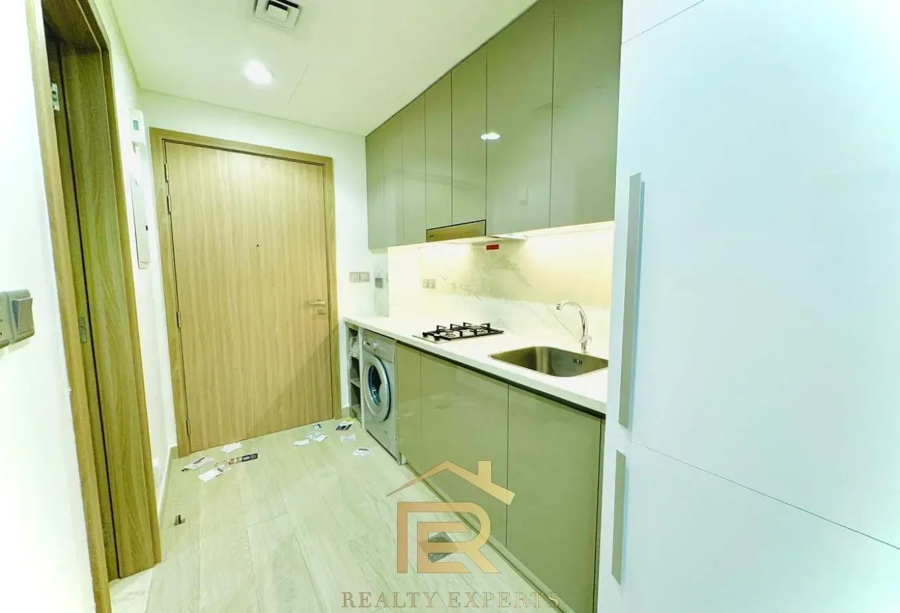 Spacious Studio Apartment with Modern Amenities