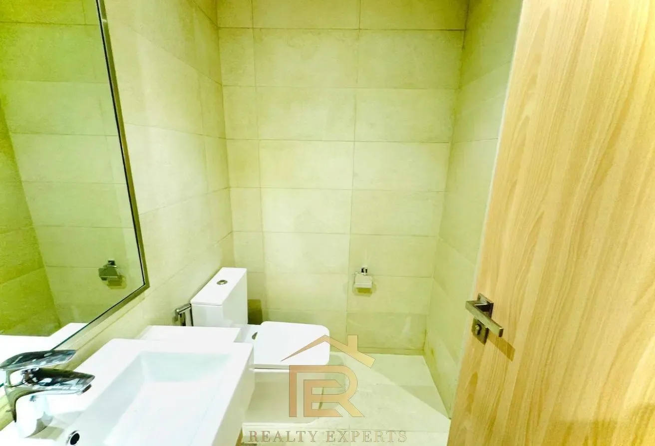Spacious Studio Apartment with Modern Amenities