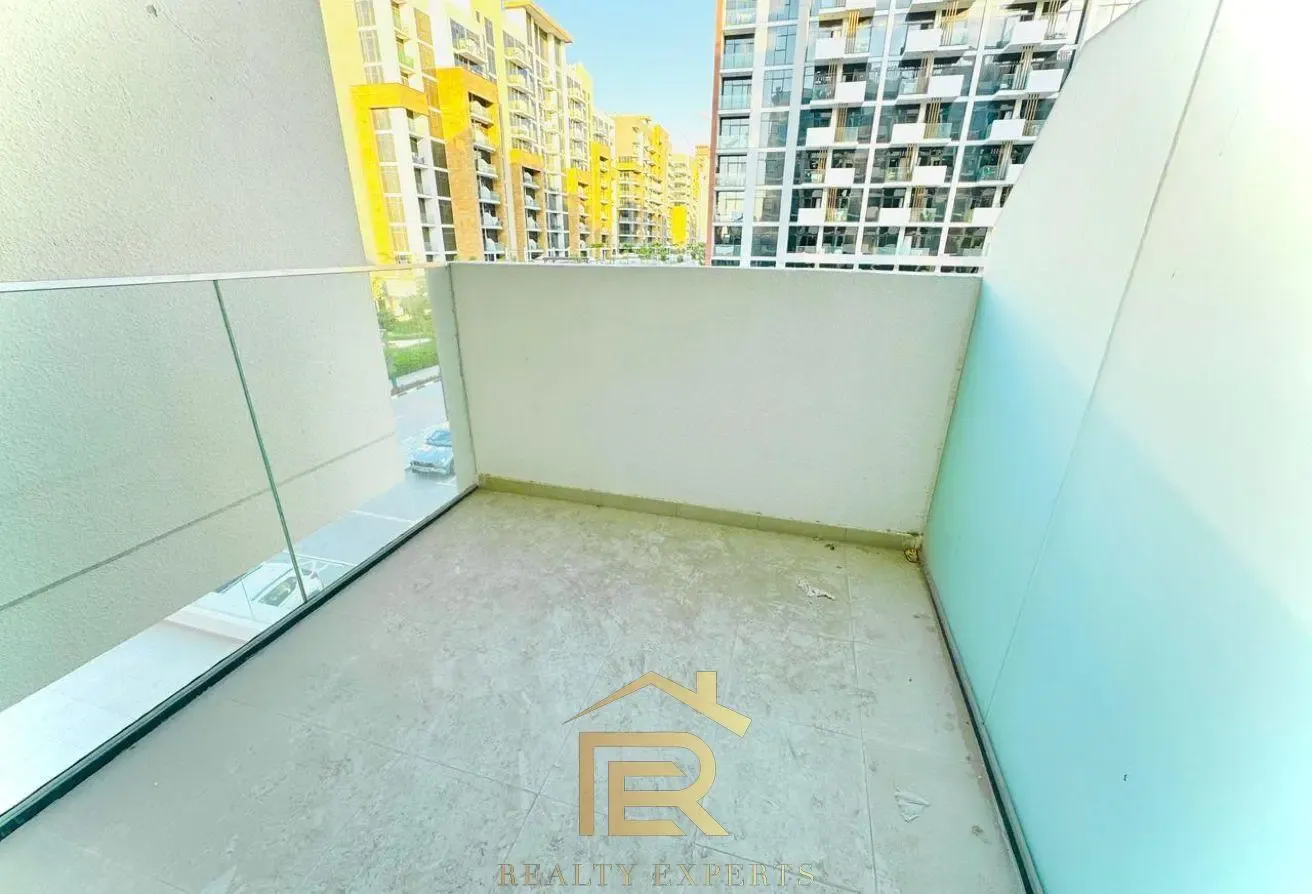 Spacious Studio Apartment with Modern Amenities