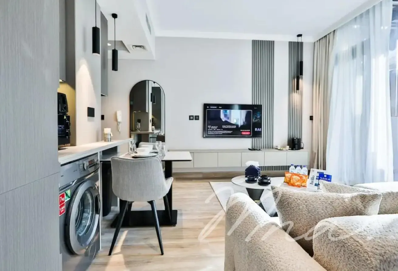 Spacious | Upgraded | Fully Furnished Apartment