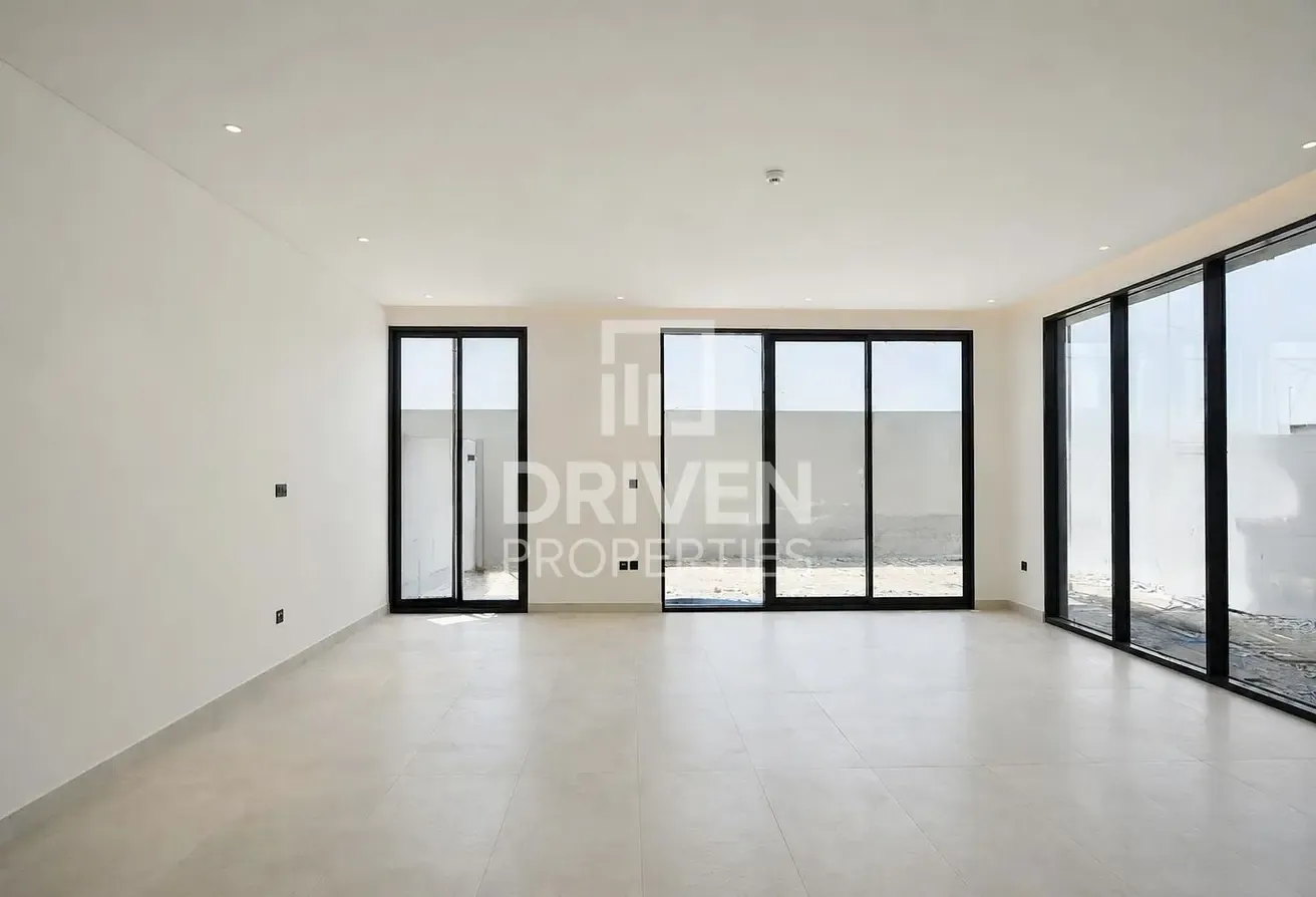 New Corner Villa with Maids Room | Single Row