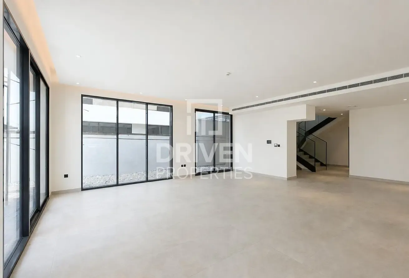 New Corner Villa with Maids Room | Single Row