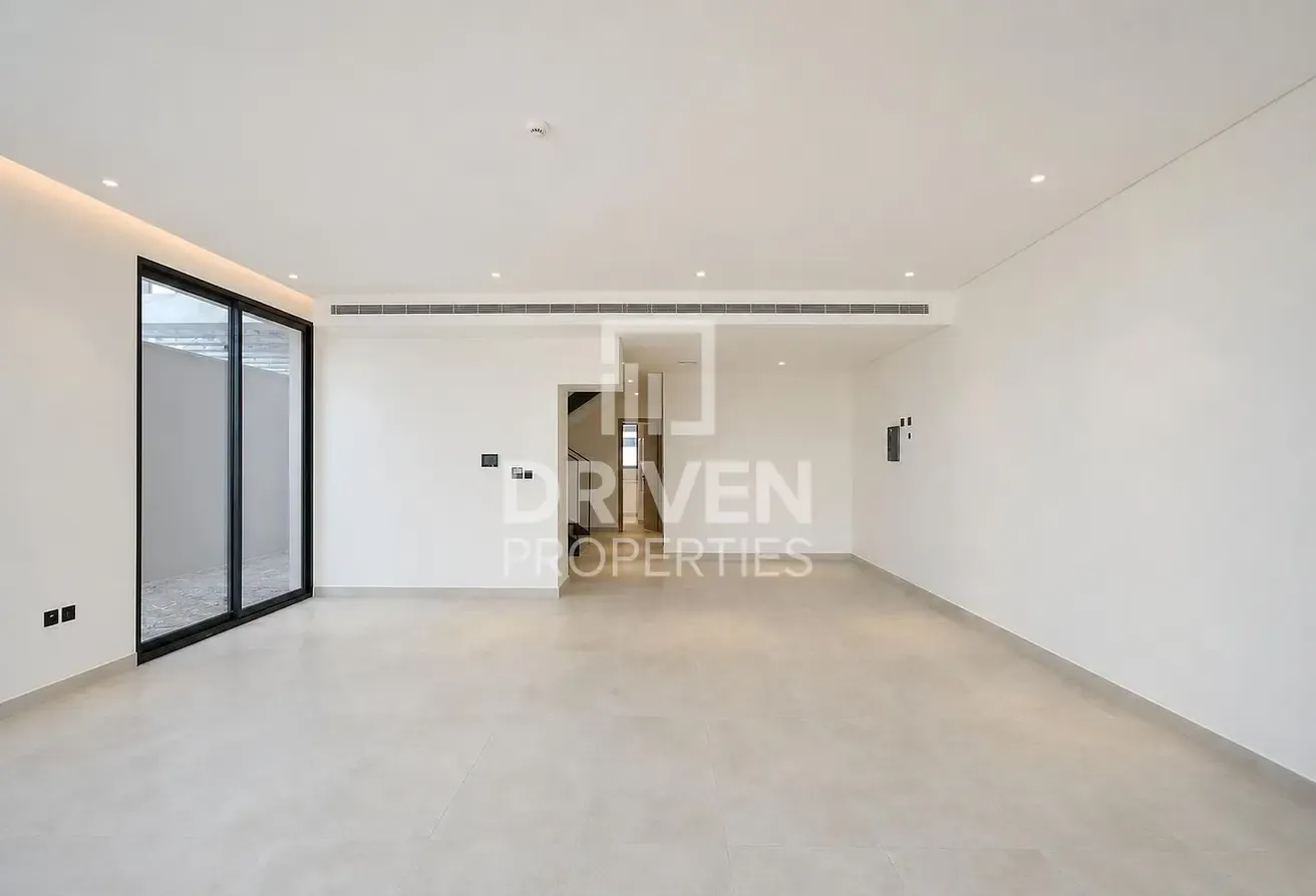 New Corner Villa with Maids Room | Single Row
