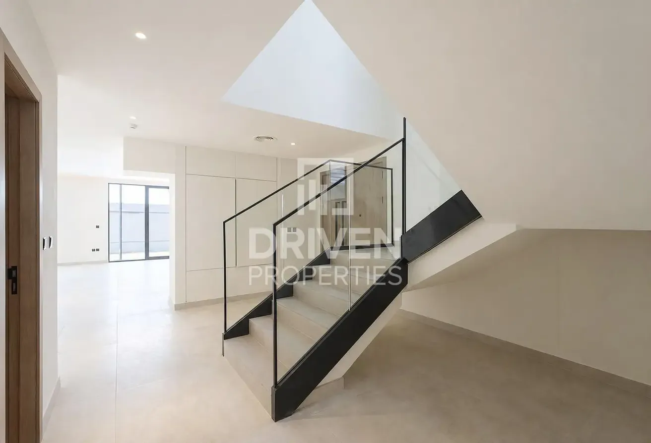 New Corner Villa with Maids Room | Single Row