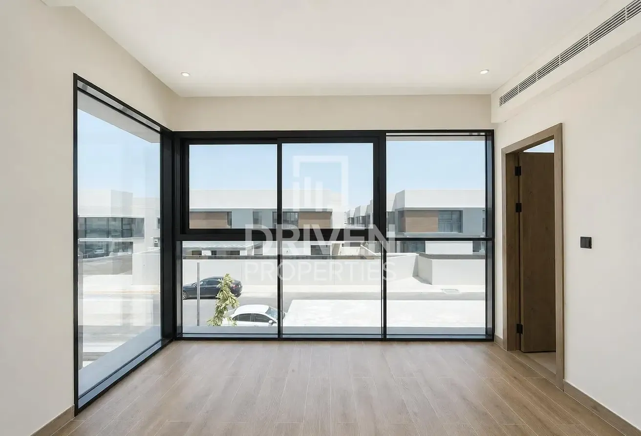 New Corner Villa with Maids Room | Single Row
