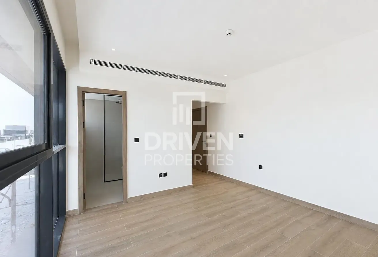 New Corner Villa with Maids Room | Single Row