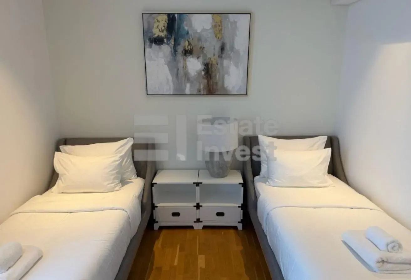 MAIDS ROOM / 2 PARKING SPACES / FULLY FURNISHED
