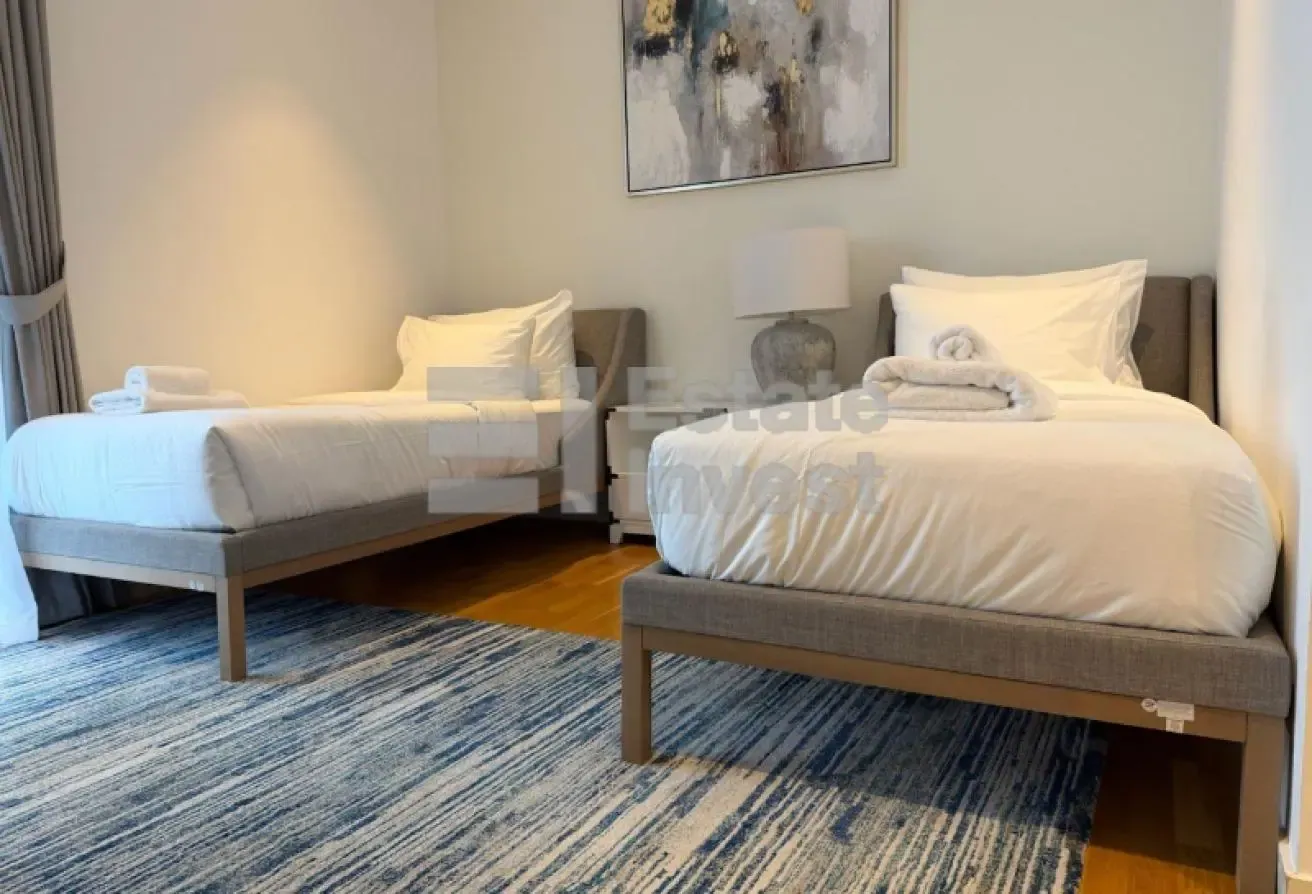 MAIDS ROOM / 2 PARKING SPACES / FULLY FURNISHED