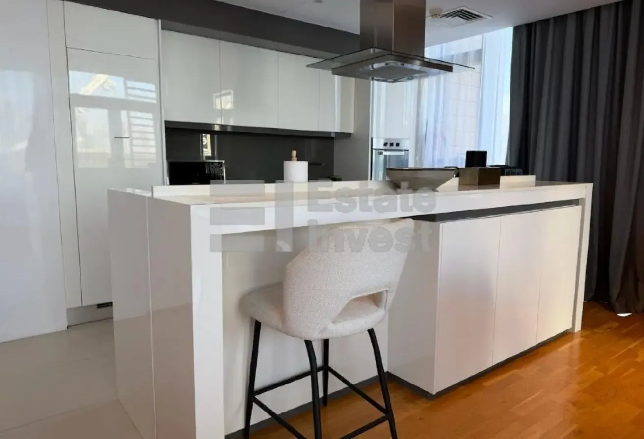 MAIDS ROOM / 2 PARKING SPACES / FULLY FURNISHED