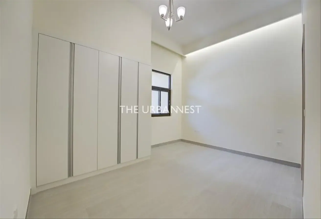 Single Row | Roof Terrace | Prime Location