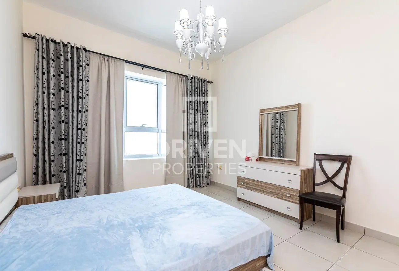 Fully Furnished | Vacant Apt with Park View