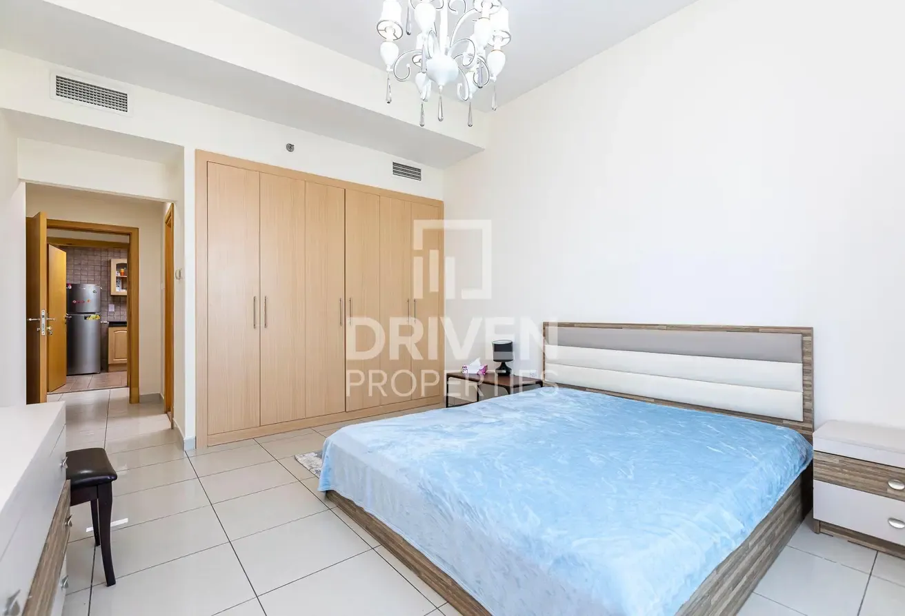 Fully Furnished | Vacant Apt with Park View