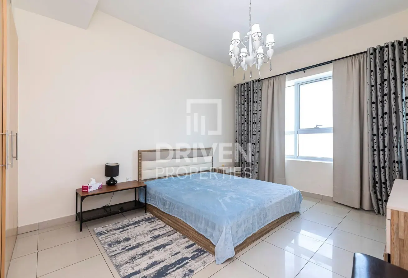 Fully Furnished | Vacant Apt with Park View
