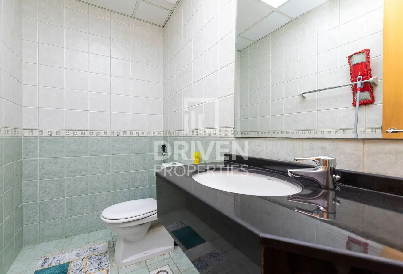 Fully Furnished | Vacant Apt with Park View