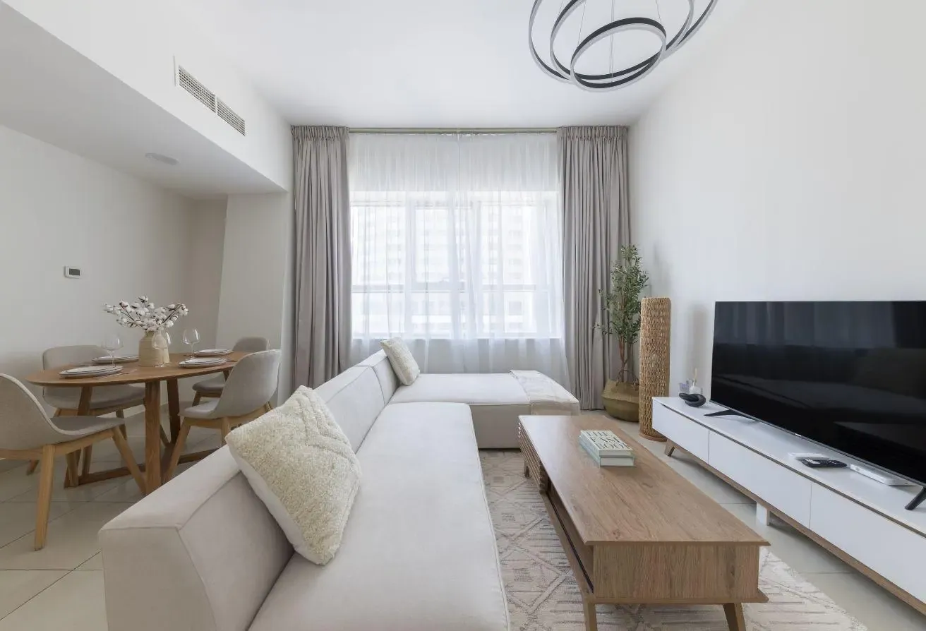 Fully furnished 1BR | Renovated | Ready to move in