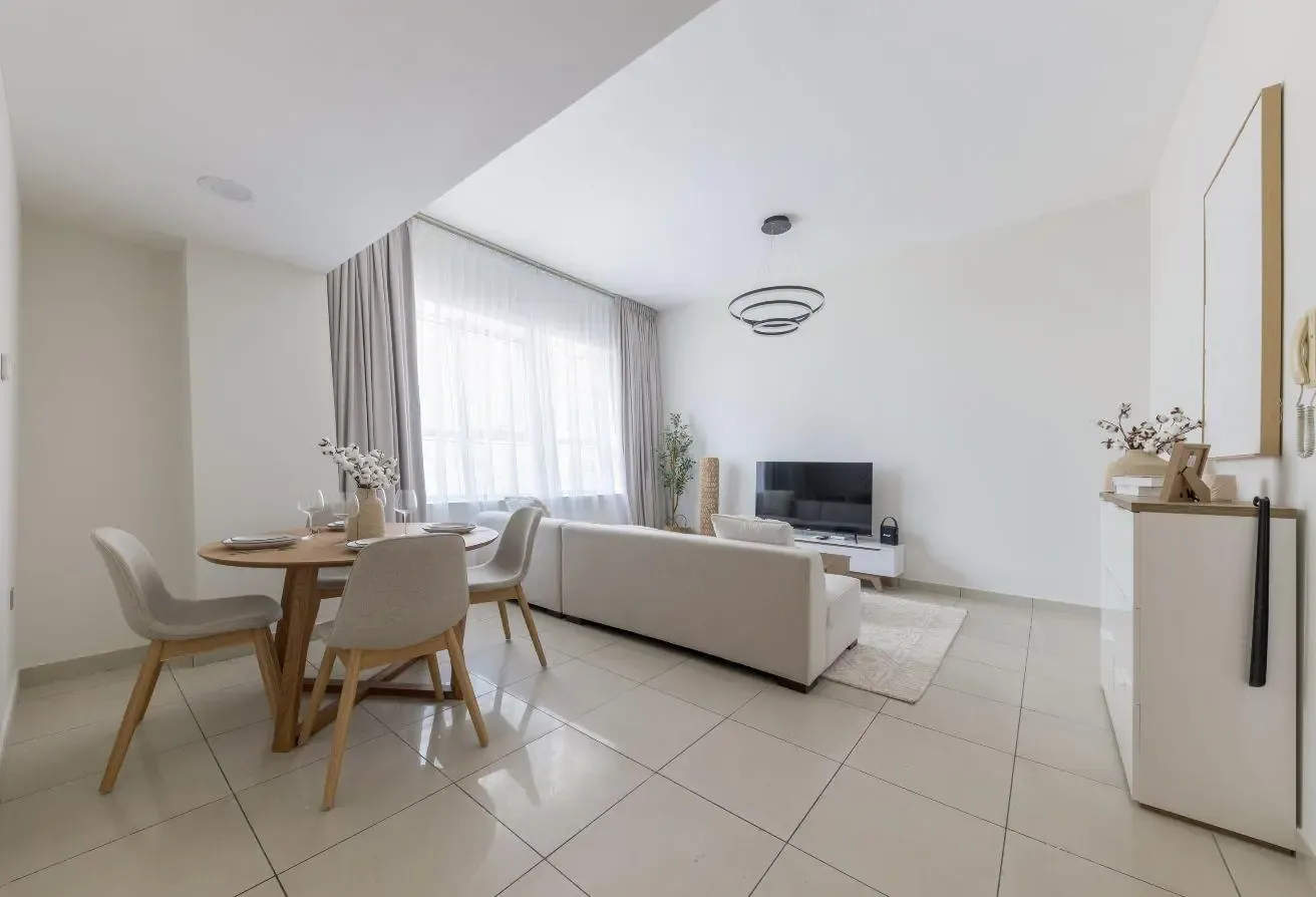 Fully furnished 1BR | Renovated | Ready to move in