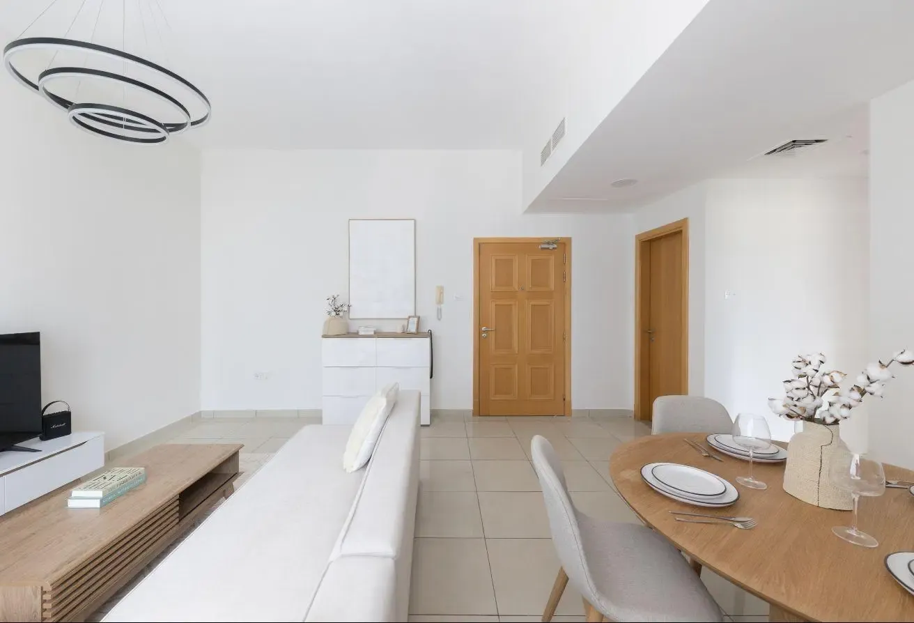 Fully furnished 1BR | Renovated | Ready to move in