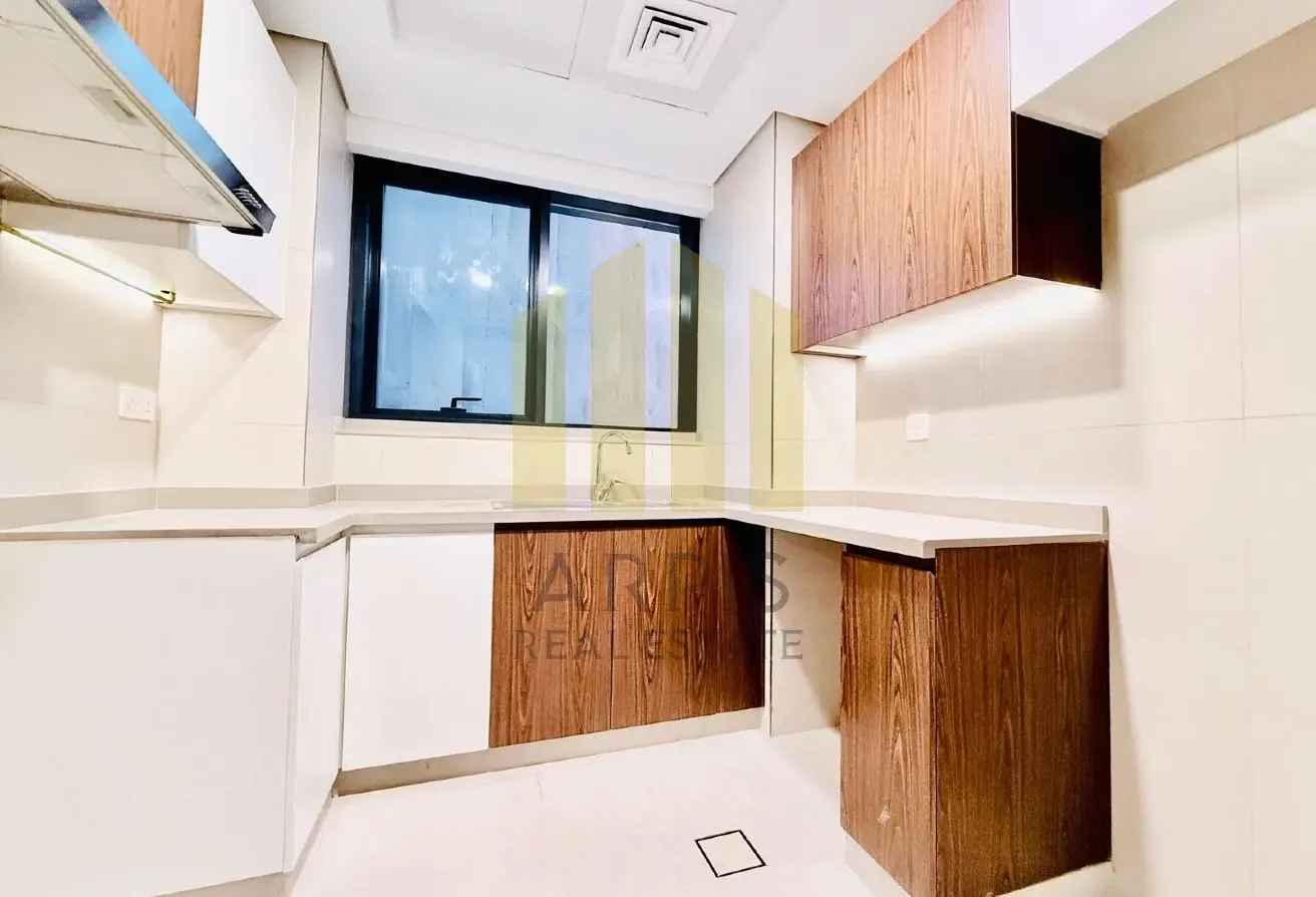 MODERN 2 BR | STREET VIEW | NEAR PARK