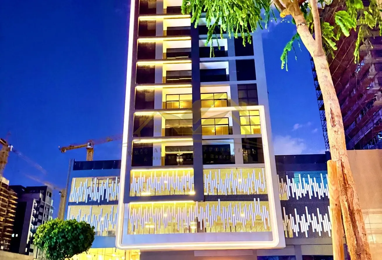 Higher floor 2bhk with gym pool near park & Metro