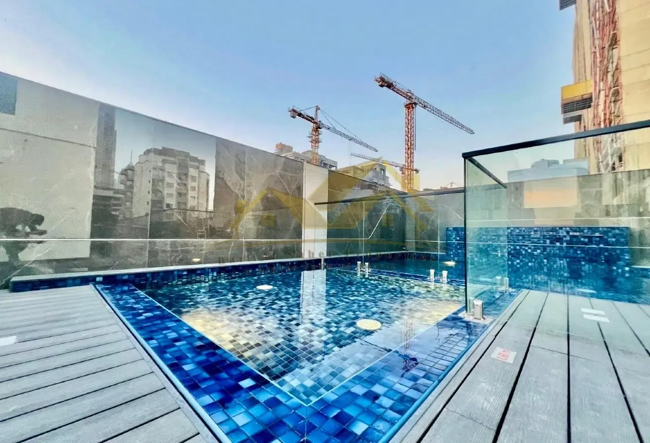 Higher floor 2bhk with gym pool near park & Metro