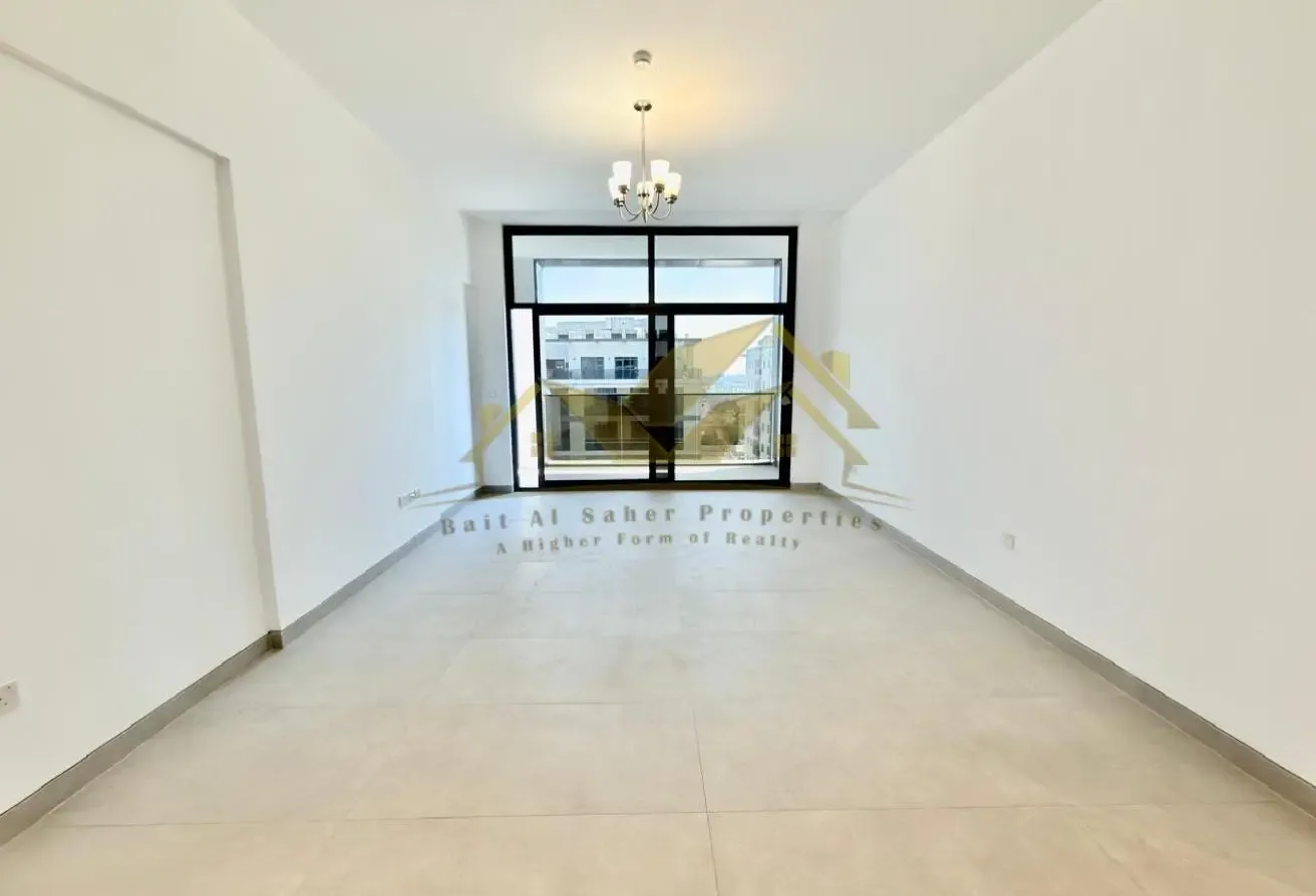 Higher floor 2bhk with gym pool near park & Metro