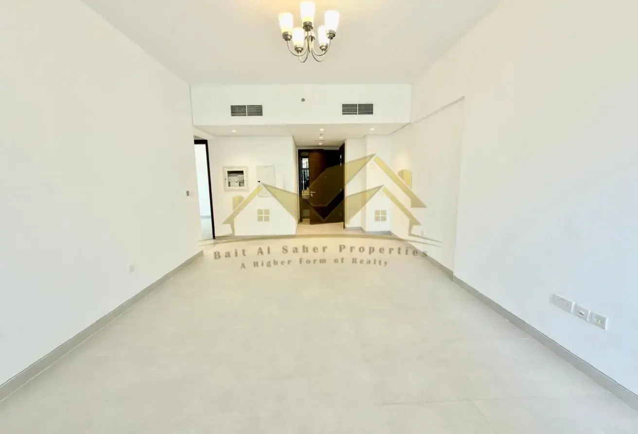 Higher floor 2bhk with gym pool near park & Metro
