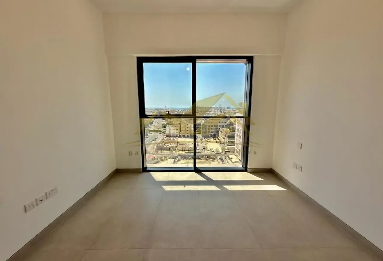 Higher floor 2bhk with gym pool near park & Metro