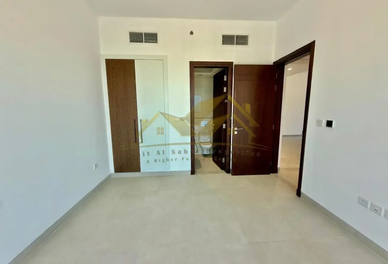 Higher floor 2bhk with gym pool near park & Metro