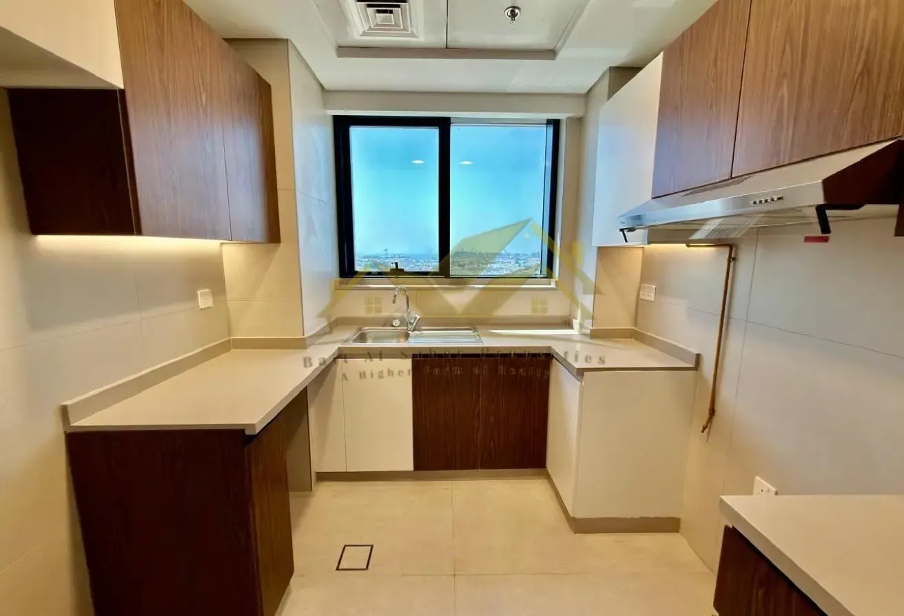 Higher floor 2bhk with gym pool near park & Metro