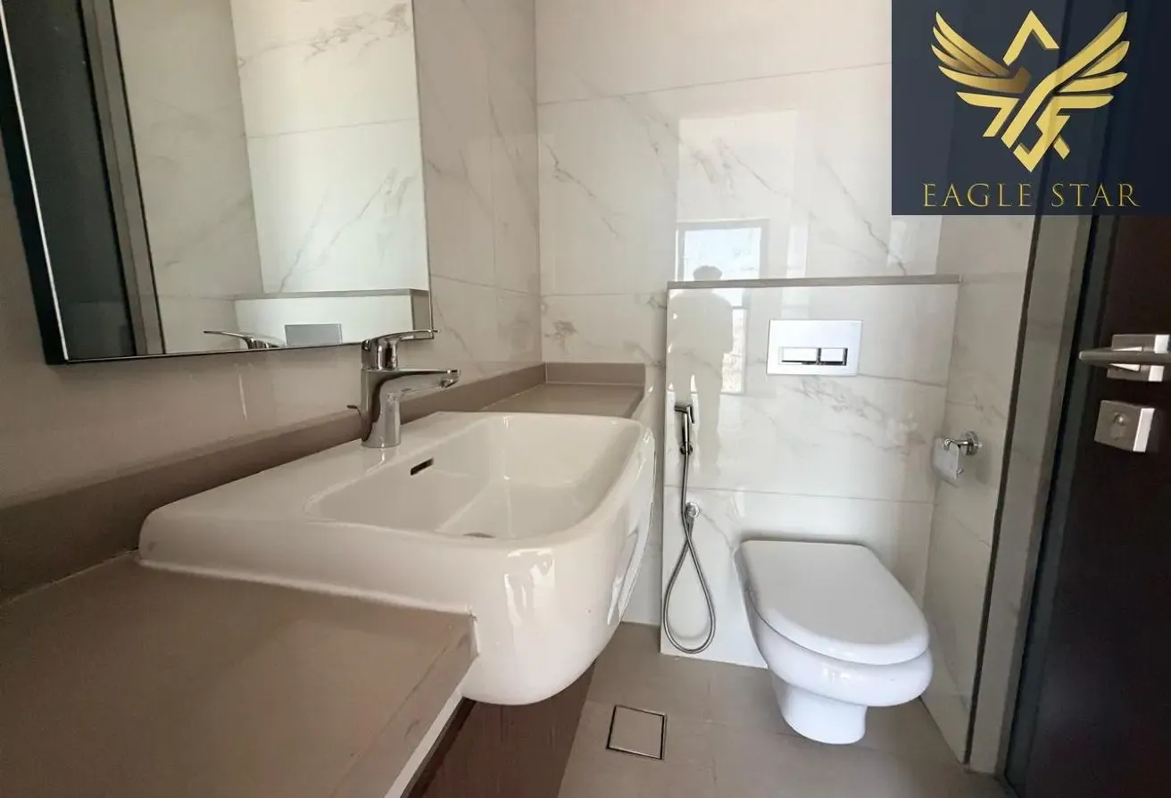 Bright 2 BR Apartment GYM POOL BALCONY PARKING