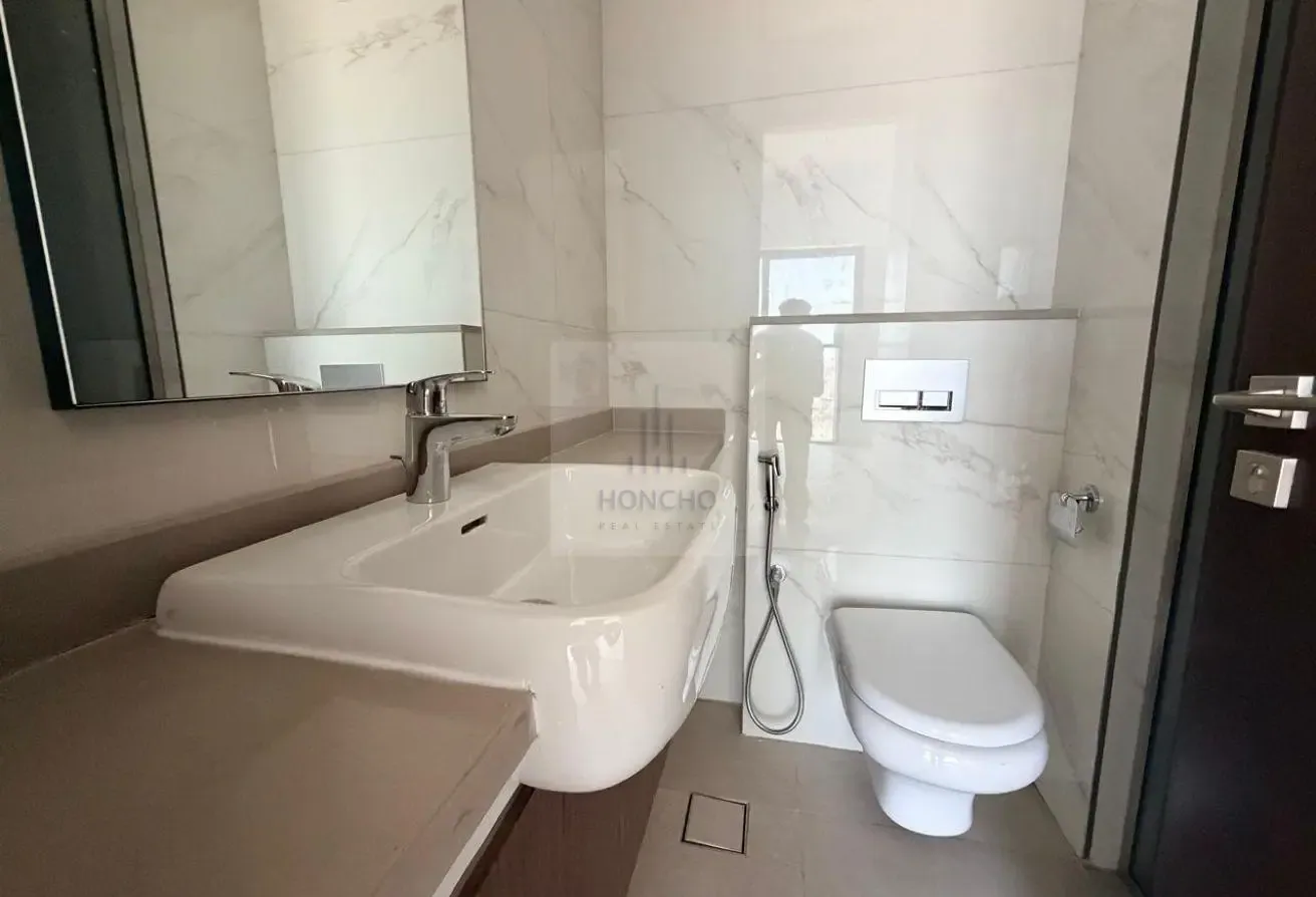 2 BR Apartment in Al Satwa with Landmark Views