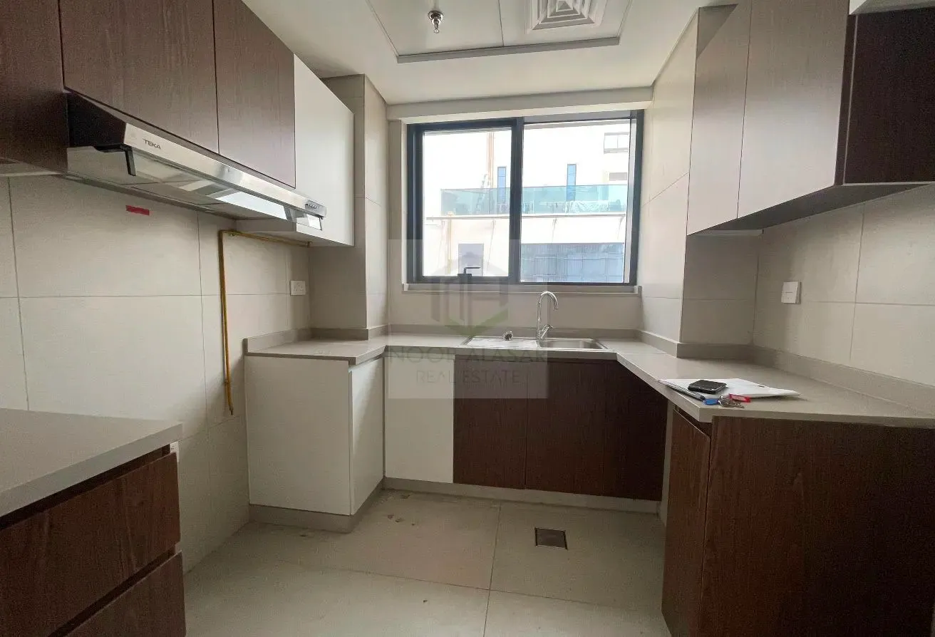 READY TO MOVE 2BR FOR FAMLIY NEAR PARK