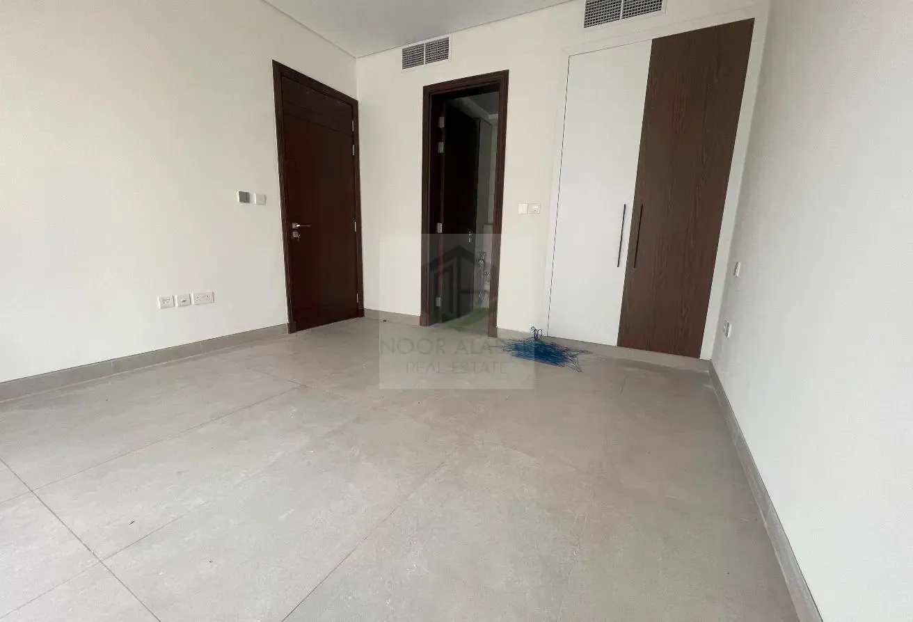 2 BR Upgraded Apartment in Al Satwa with Parking